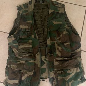 Great Camo vest with lots of storage and pockets. Excellent condition.